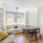 Cosy 2 Bedroom Garden Flat In West Kensington