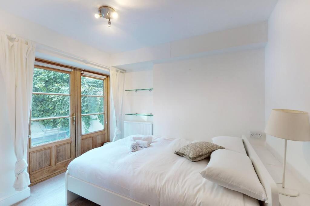 Cosy 2 Bedroom Garden Flat In West Kensington *